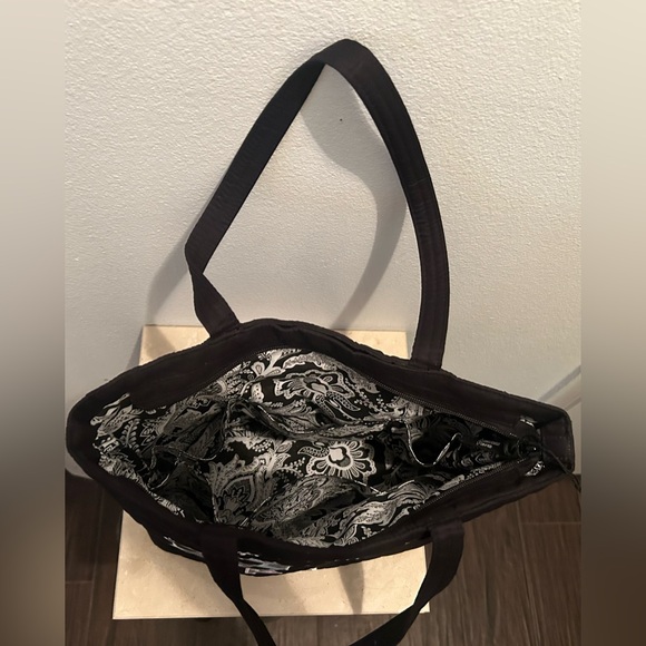 Vera Bradley, Quilted, Nordic, embroidered, deer tote bag. 7 - Picture 6 of 9